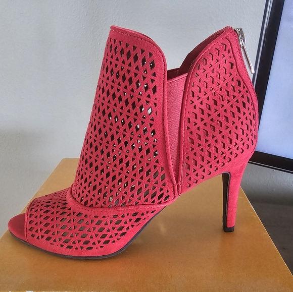Women's Red Peep-Toe Heel - Picture 1 of 5